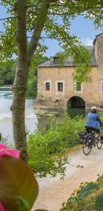 Cyclotouristes près de Durtal