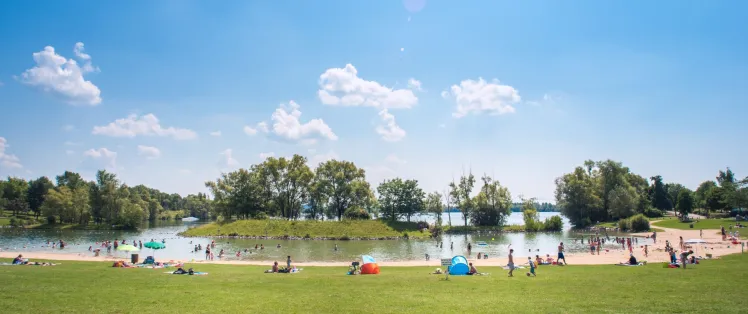 Baignade au lac de Léry-Poses