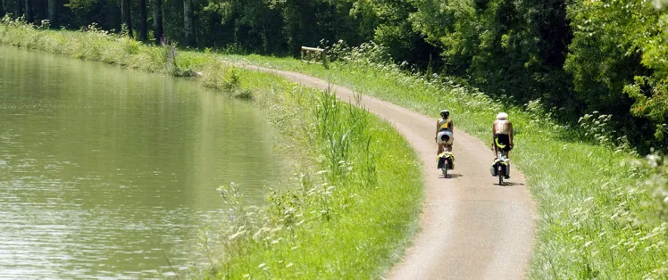 Une véloroute le long du canal du Nivernais