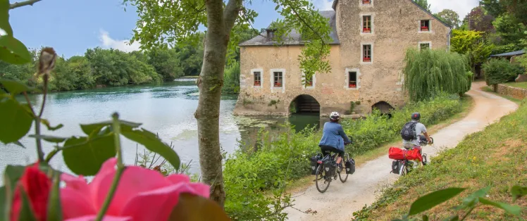 Cyclotouristes près de Durtal