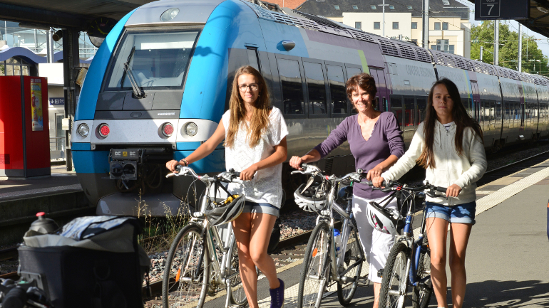 Garez votre vélo à la gare et sautez dans le train