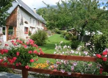 Le corps de ferme depuis le parking du gîte