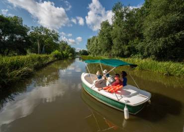 Promenades fluviales sur le Canal de Berry - Audes