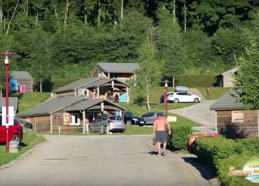 Camping des Sources Chaudes allée principale