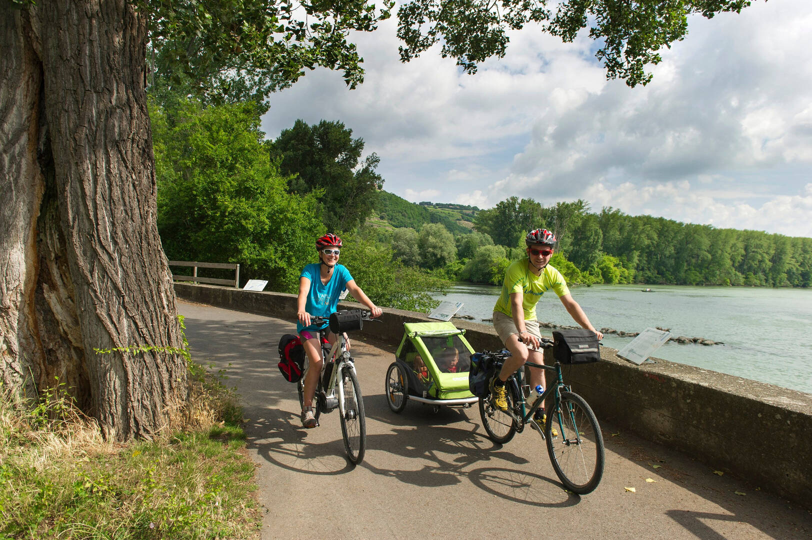 Parcours velo le long du Rhone et l ile au Beurre Vienne Sablons ViaRhona