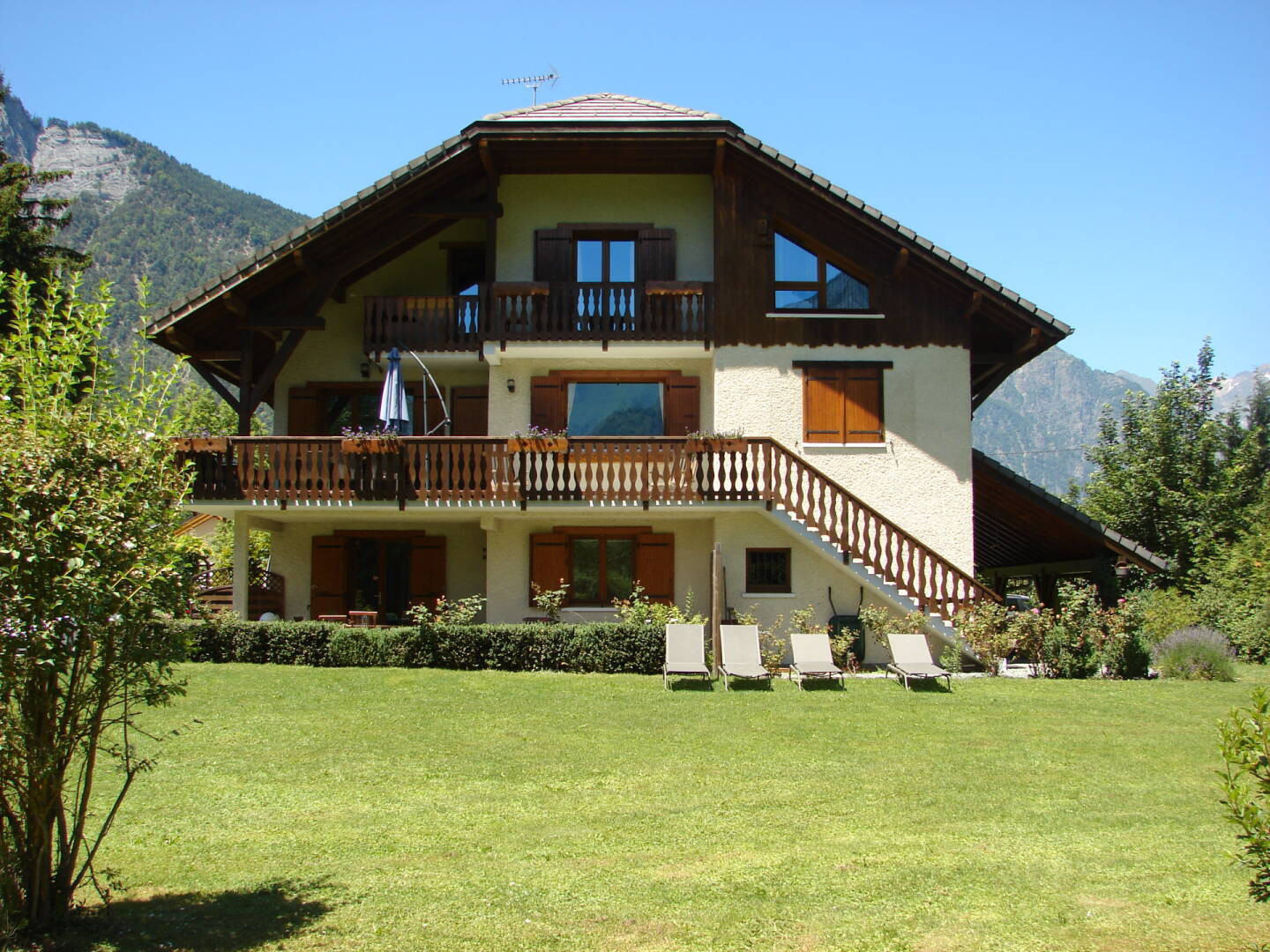 Chalet CARPE DIEM, Gîtes Et Locations De Meublés à Le Bourg-d'Oisans