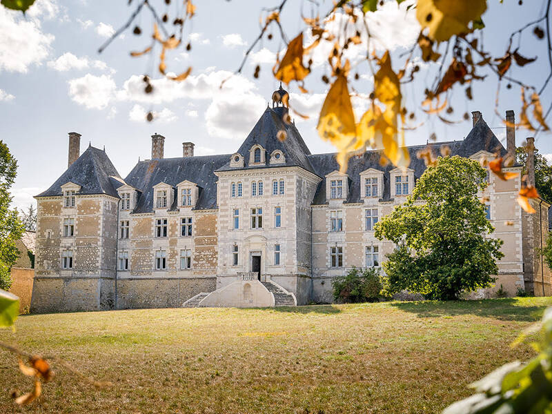 Château De Marcilly Sur Maulne Sites Et Monuments Historiques à